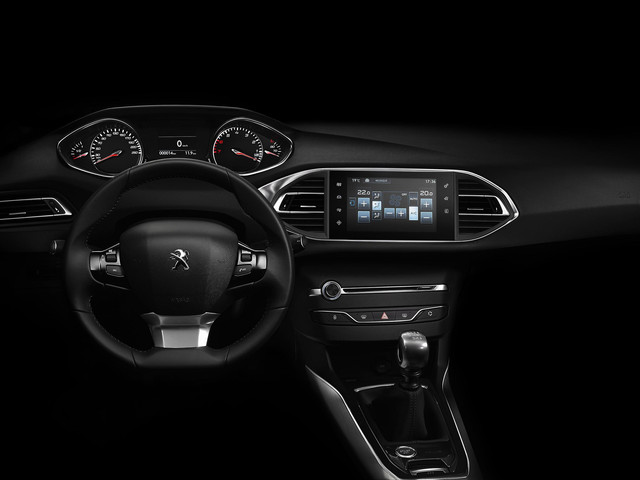 ERGONOMICKÉ ŘÍZENÍ S PEUGEOT I-COCKPIT®