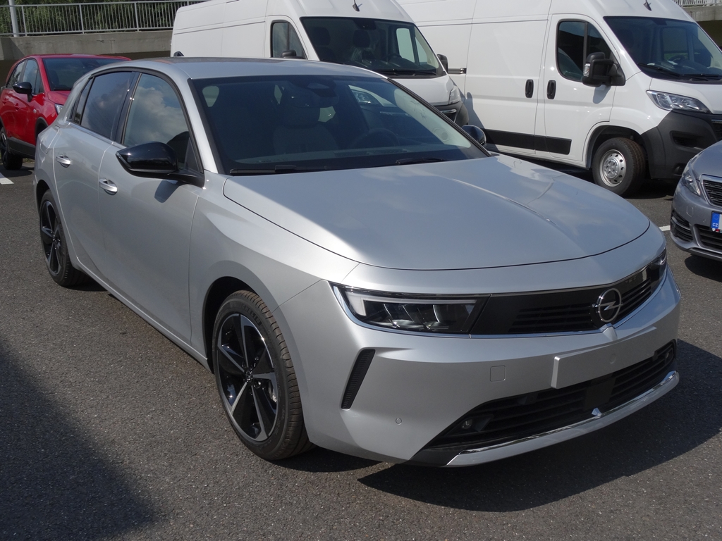 Astra Elegance 1.2 PureTech 130k EAT8