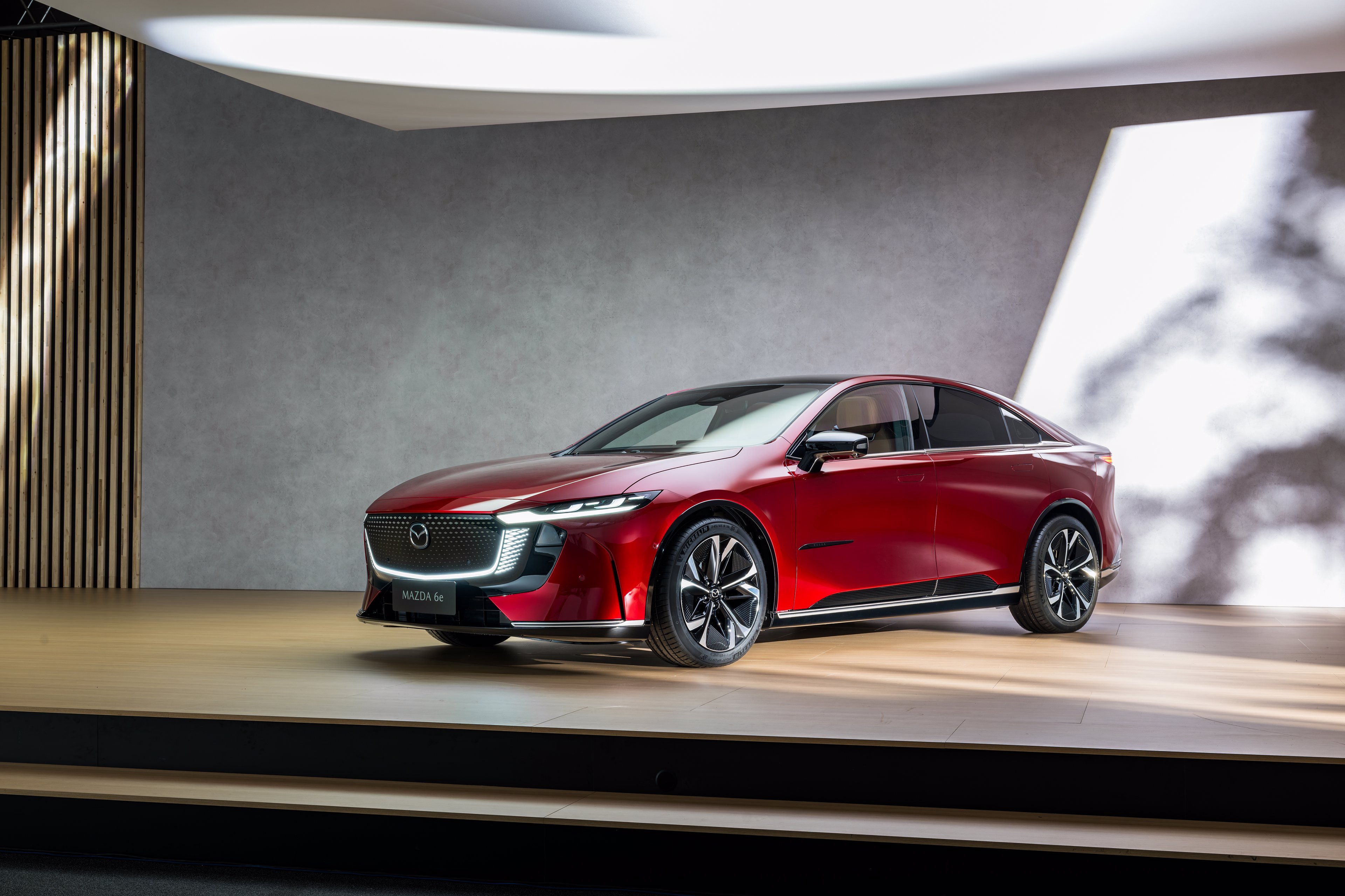 ZCELA NOVÁ MAZDA6e